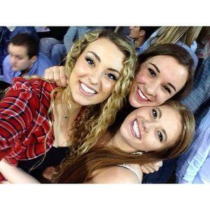 Caroline Wall photo 323