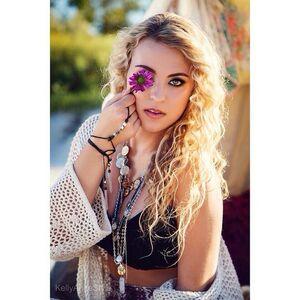 Caroline Wall photo 334