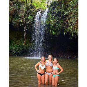 Caroline Wall photo 345