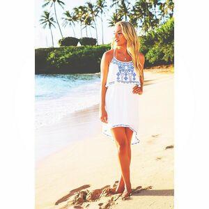 Caroline Wall photo 347