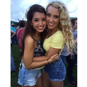 Caroline Wall photo 349