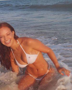 Caroline photo 16