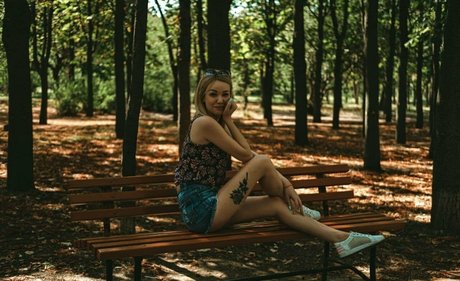 Carolinebright photo 29