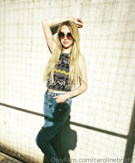 Carolinebright photo 30
