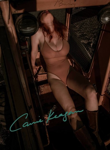 Carrie Keagen photo 16