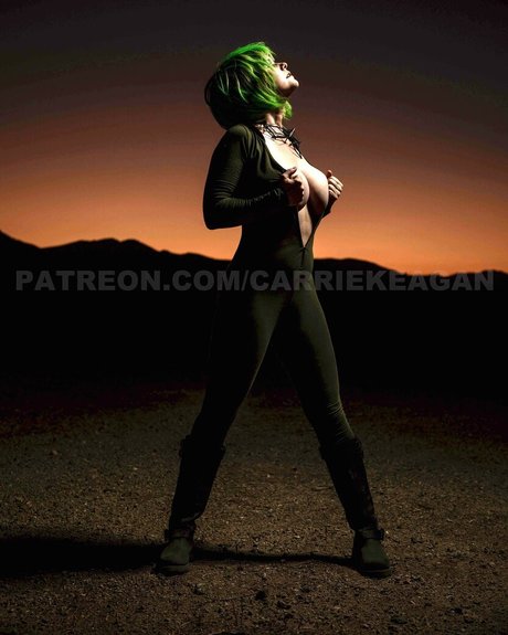 Carrie Keagen photo 17