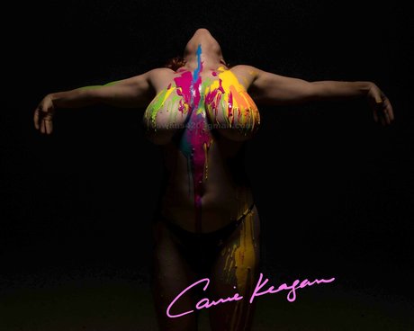 Carrie Keagen photo 18