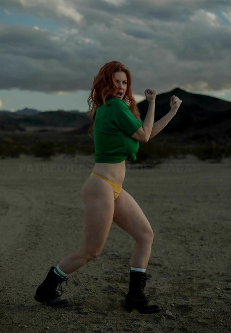 Carrie Keagen photo 35