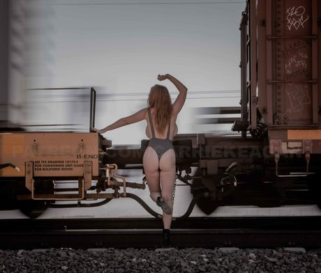 Carrie Keagen photo 46