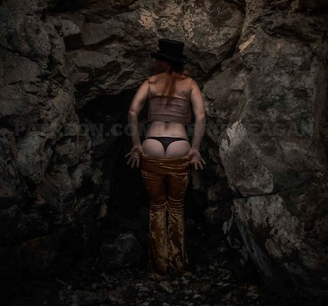 Carrie Keagen photo 55