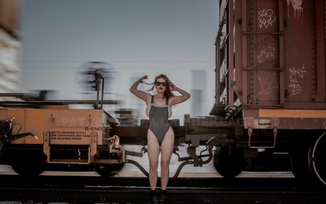 Carrie Keagen photo 68