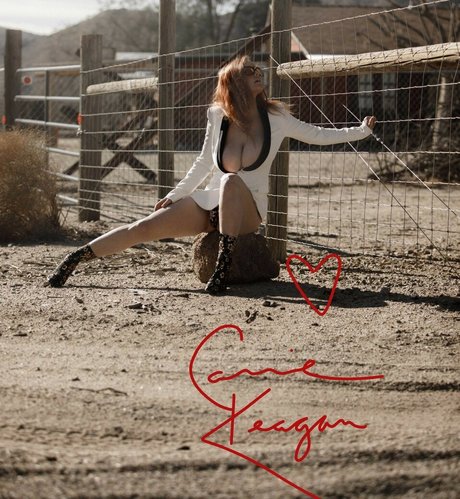 Carrie Keagen photo 70