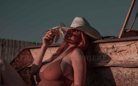 Carrie Keagen photo 73