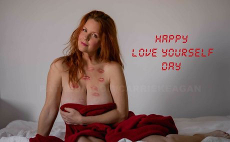 Carrie Keagen photo 78