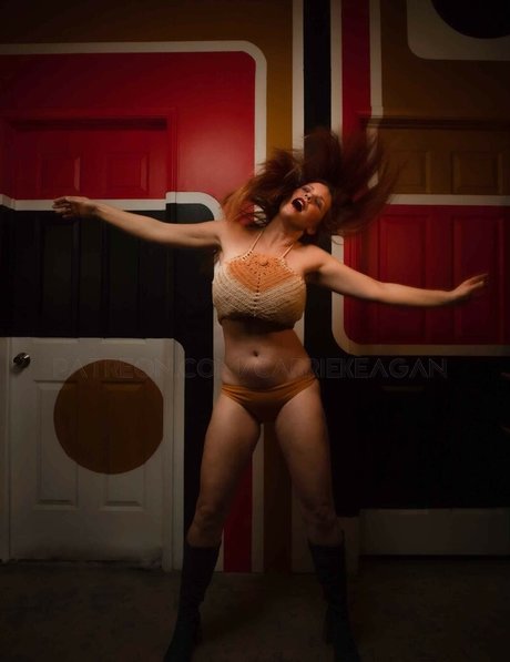 Carrie Keagen photo 81