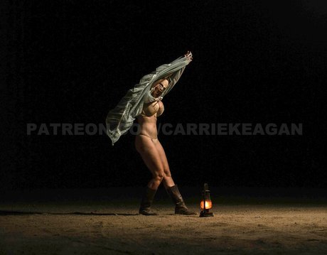 Carrie Keagen photo 91