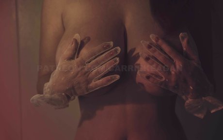 Carrie Keagen photo 92