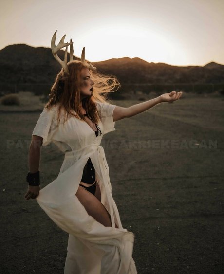Carrie Keagen photo 93
