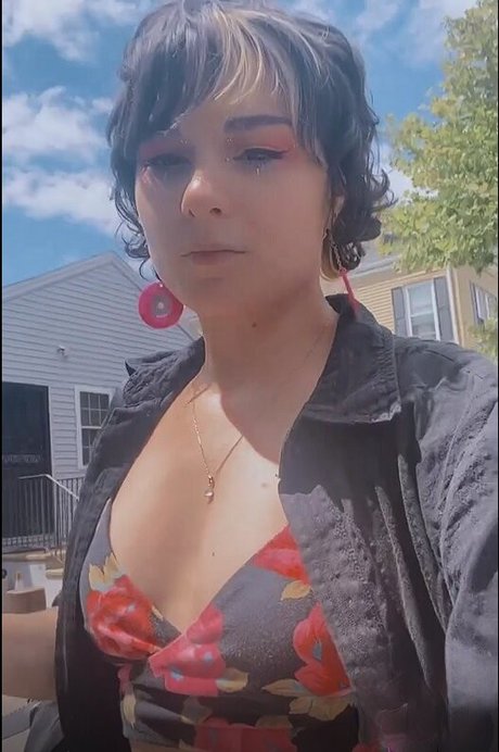 Casey Lee Williams photo 15