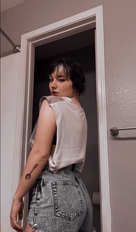 Casey Lee Williams photo 17