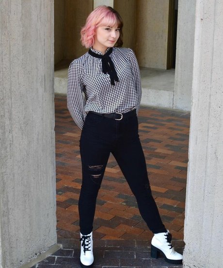Casey Lee Williams photo 26