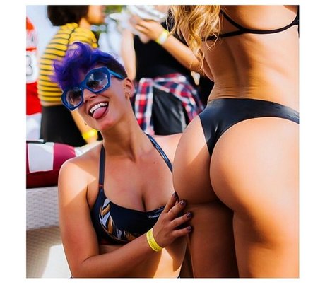 Casi Davies photo 404