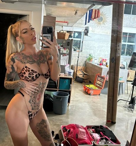 Cassidy Luxe photo 6