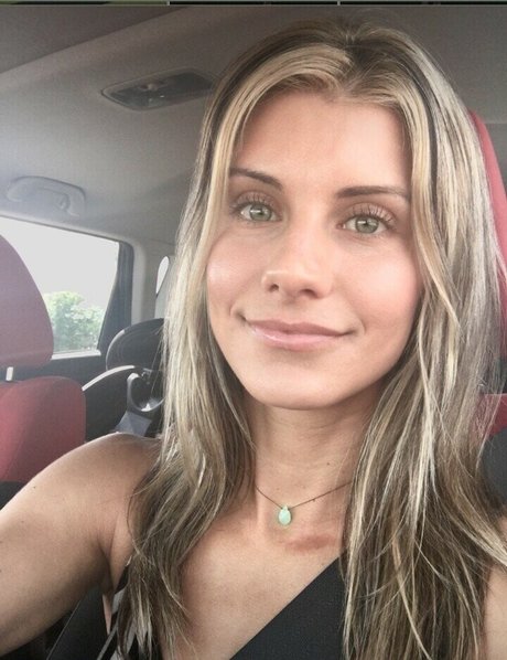 Cassie Bender photo 49