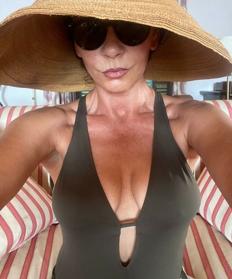 Catherine Zeta-Jones photo 16