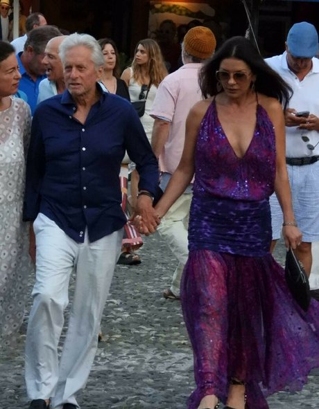 Catherine Zeta-Jones photo 17