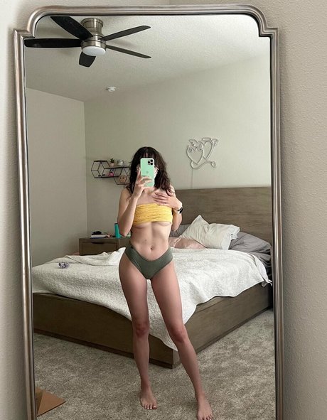 Catlyn Crespo photo 13