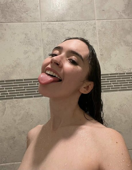 Catlyn Crespo photo 17