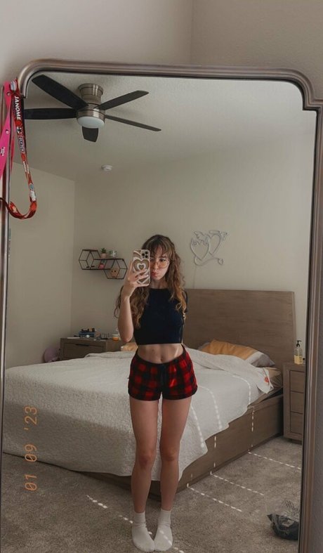 Catlyn Crespo photo 37