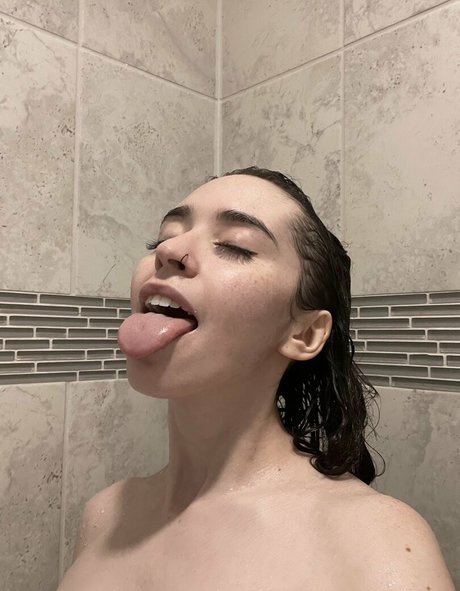 Catlyn Crespo photo 38