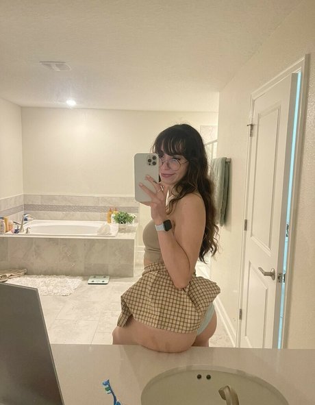 Catlyn Crespo photo 82