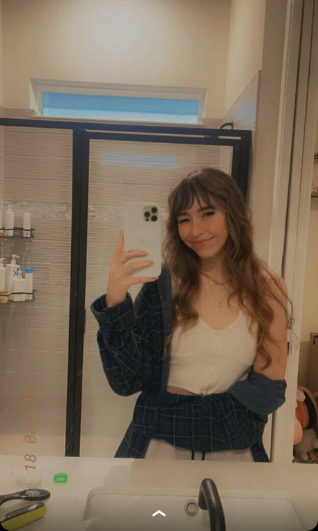 Catlyn Crespo photo 180