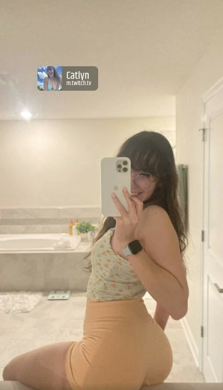 Catlyn Crespo photo 238