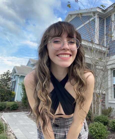 Catlyn Crespo photo 250