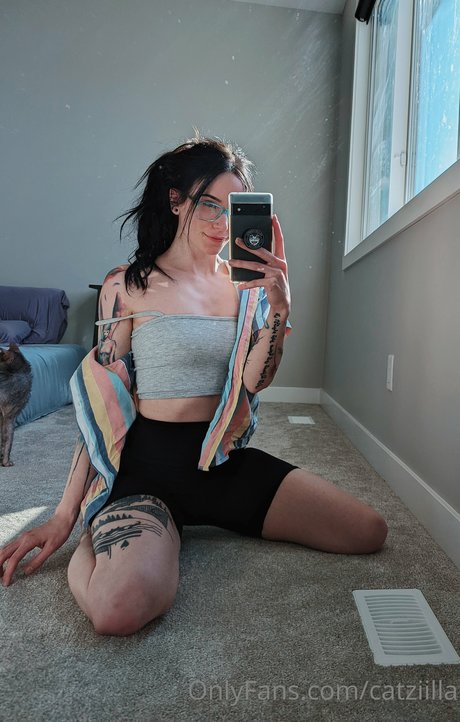 Catziilla photo 650