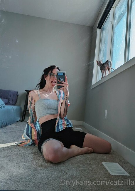 Catziilla photo 1004