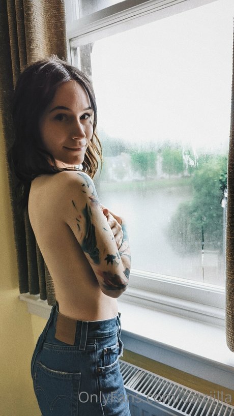 Catziilla photo 1497