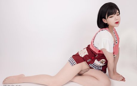 CD Jieun photo 3