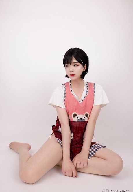 CD Jieun photo 9