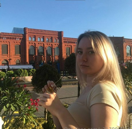 Celebrity_hannah_montana photo 10