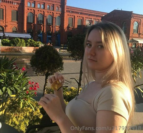 Celebrity_hannah_montana photo 31