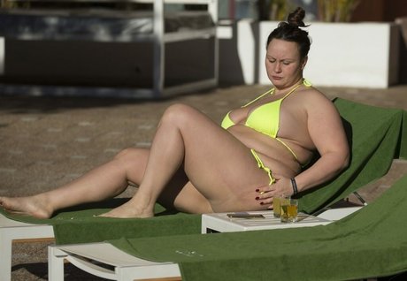 Chanelle Hayes photo 33
