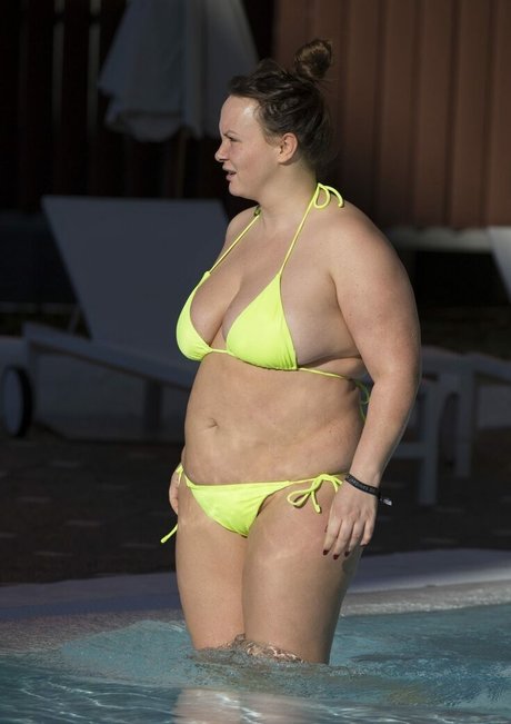 Chanelle Hayes photo 49