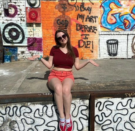Charis Sellick photo 27