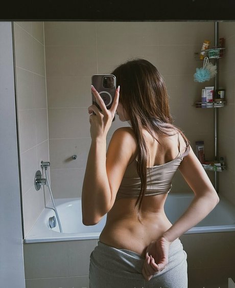 Charletta ASMR photo 5