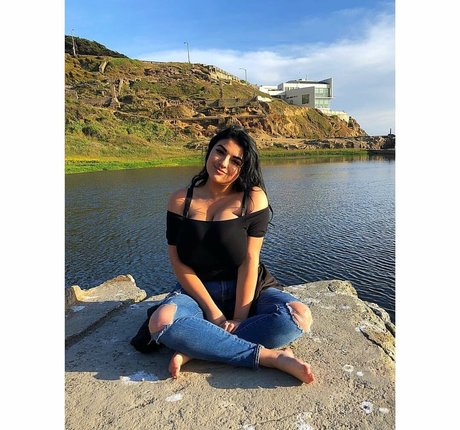 Charlotte Godoy photo 26
